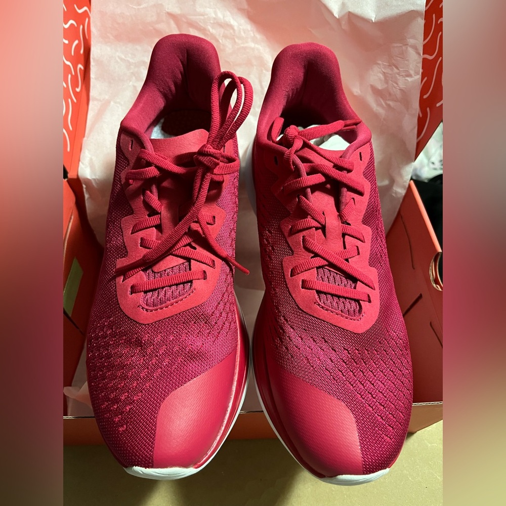 NEW- Lane Eight “The Relay Trainer” in Magenta Pink. Women's Sz 9.5